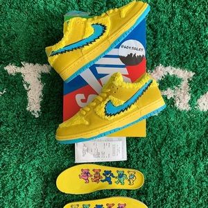Nike SB Dunk “Grateful Dead”